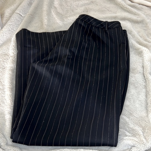 LARRY Levine Stretch Black with Light Pink Pin Stripe Wide Leg Pants - Size 12 - Picture 3 of 5